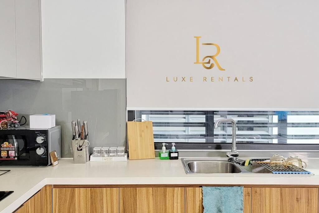 Modern & New 2br Apt In District 7 *