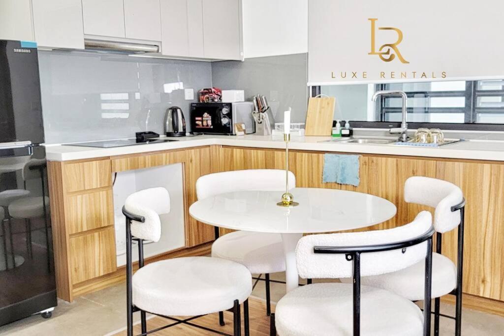 Modern & New 2br Apt In District 7 TP. Hồ Chí Minh