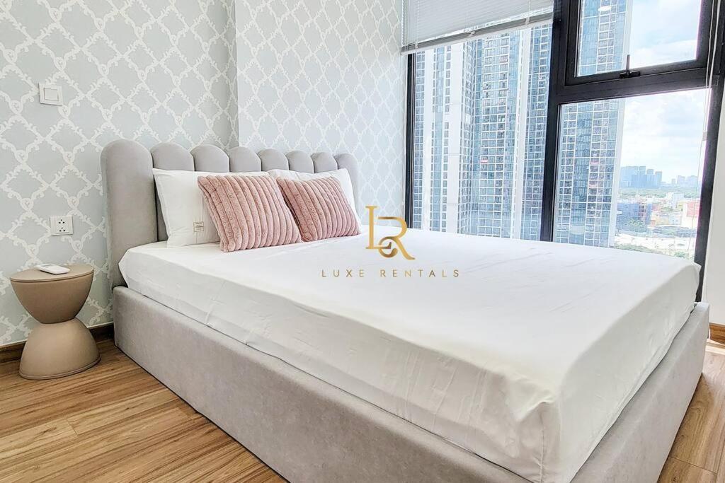 Modern & New 2br Apt In District 7 *